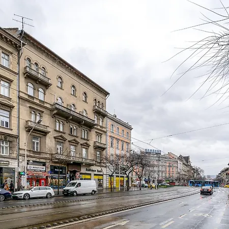 Sweet Dreams At Oktogon Downtown Budapest