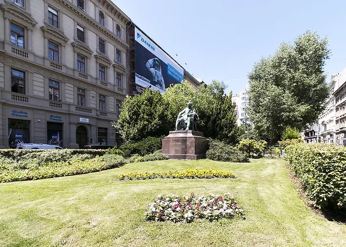 Sweet Dreams At Oktogon Downtown *